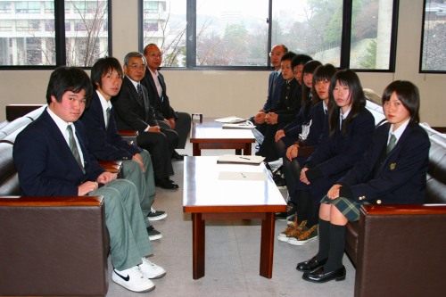 総合発展計画について広聴会を開催し、県民に意見を伺いました。