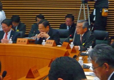 全国知事会で意見を述べる知事