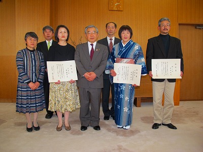 指定を受けた方々と記念撮影