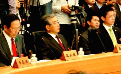 全国知事会議に出席する知事