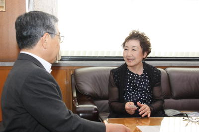 加藤登紀子さんとの対談の様子