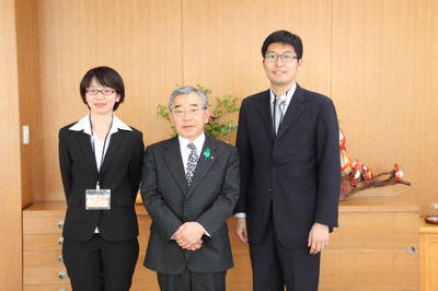 左は郭天琳（カクテンリン）さん、右は李（リコン）さん