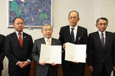 中央が山陰ELVサイクル協議会の西川会長