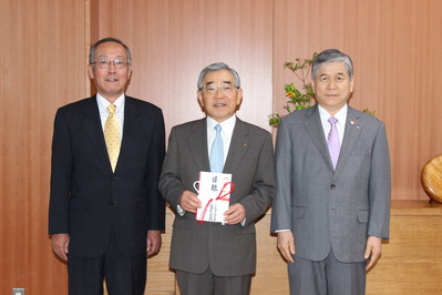 県舗装協会の皆さんと知事