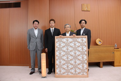 中央が吉原専務取締役