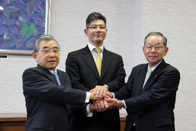 中央が中山文宣社長