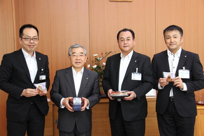 上席執行役員の水野隆喜社長補佐（西日本担当）（右から2人目）