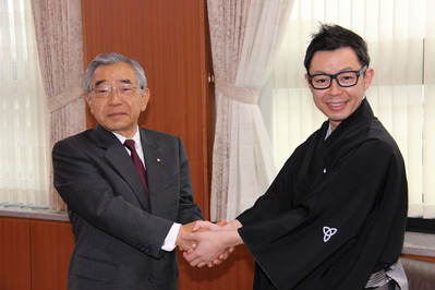 知事と桂三段さん