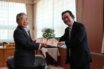 知事と社長