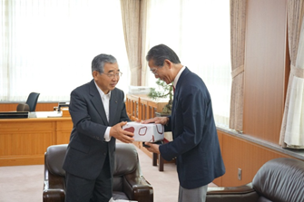 在アルゼンチン島根県人会の二岡浩副会長