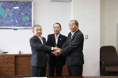 中央が澤本浩代表取締役