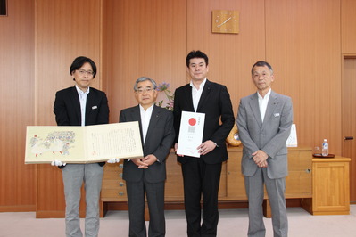 津和野百景図と日本遺産認定証