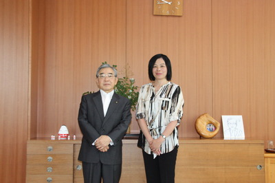 英国島根県人会の亀井美穂子副会長