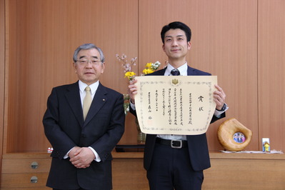 受賞された有限会社やさか協同農場の佐藤大輔代表取締役