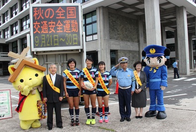 交通安全大使の石見智翠館高校女子ラグビー部のみなさん
