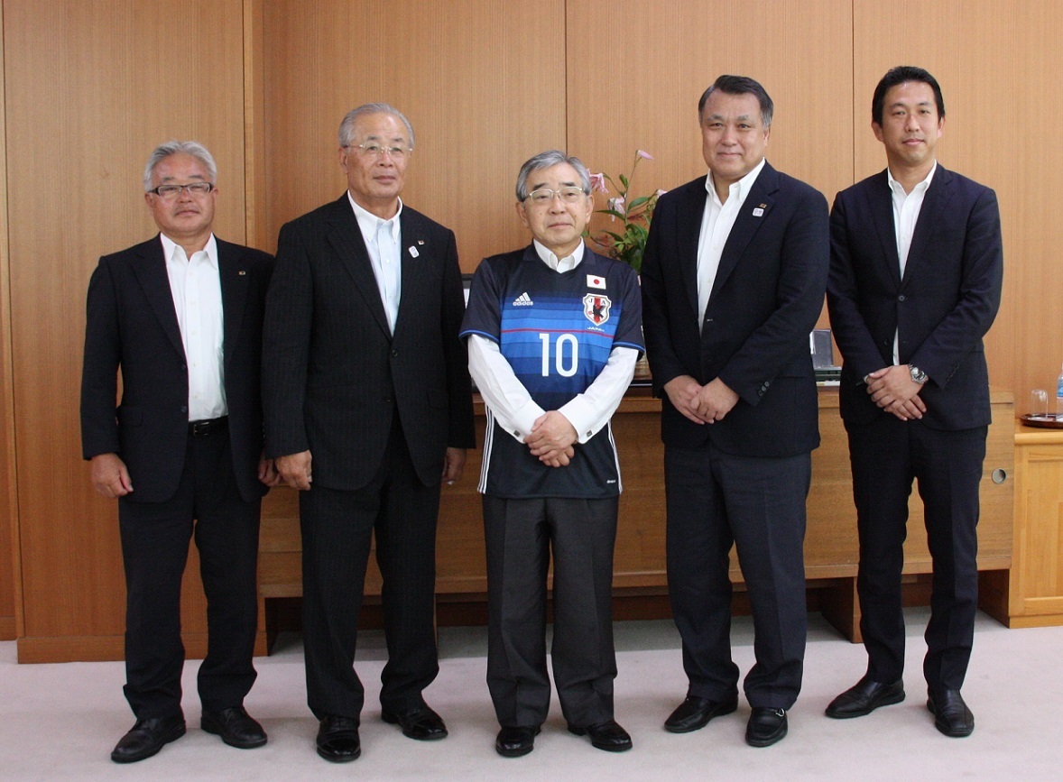 右から二人目田嶋会長