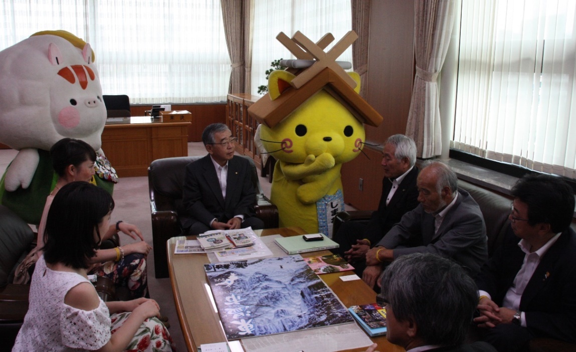 説明する加藤市長