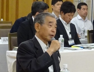 意見を述べる知事
