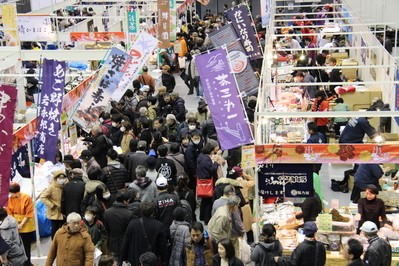 来場者で賑わう会場
