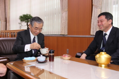 知事試食