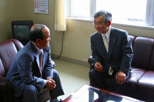 隠岐島内４か町村役場を訪問し町村長と意見交換の写真その3