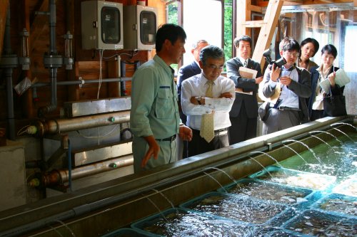 海士町内の産業振興施設を視察の写真その2