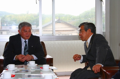 隠岐島内４か町村役場を訪問し町村長と意見交換の写真その5