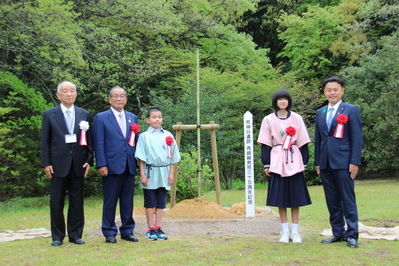 記念植樹の様子