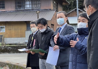 「島根かみあり国スポ」のカヌー（スプリント）競技会場について説明を受ける知事