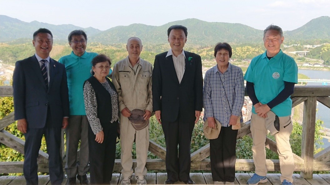 はりも山公園手づくり委員会の皆さんと