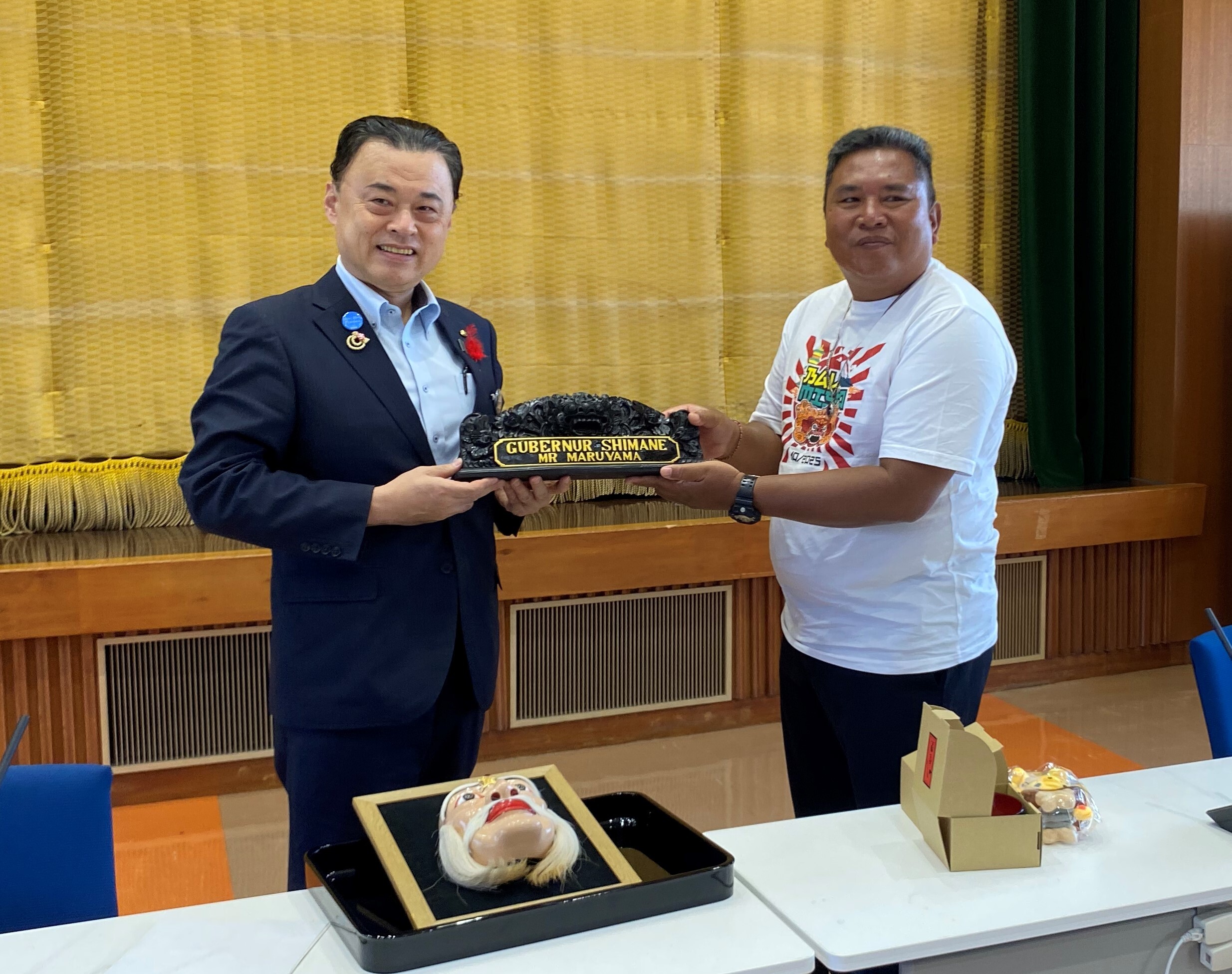 記念品交換のようす