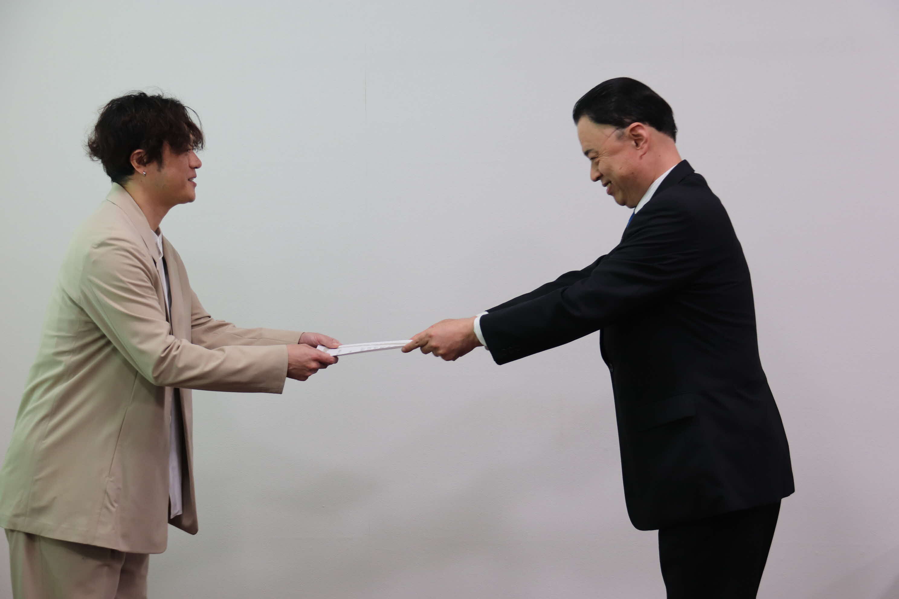 遣島使委嘱状交付のようす