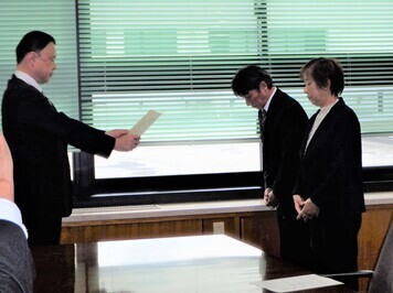 感謝状贈呈のようす