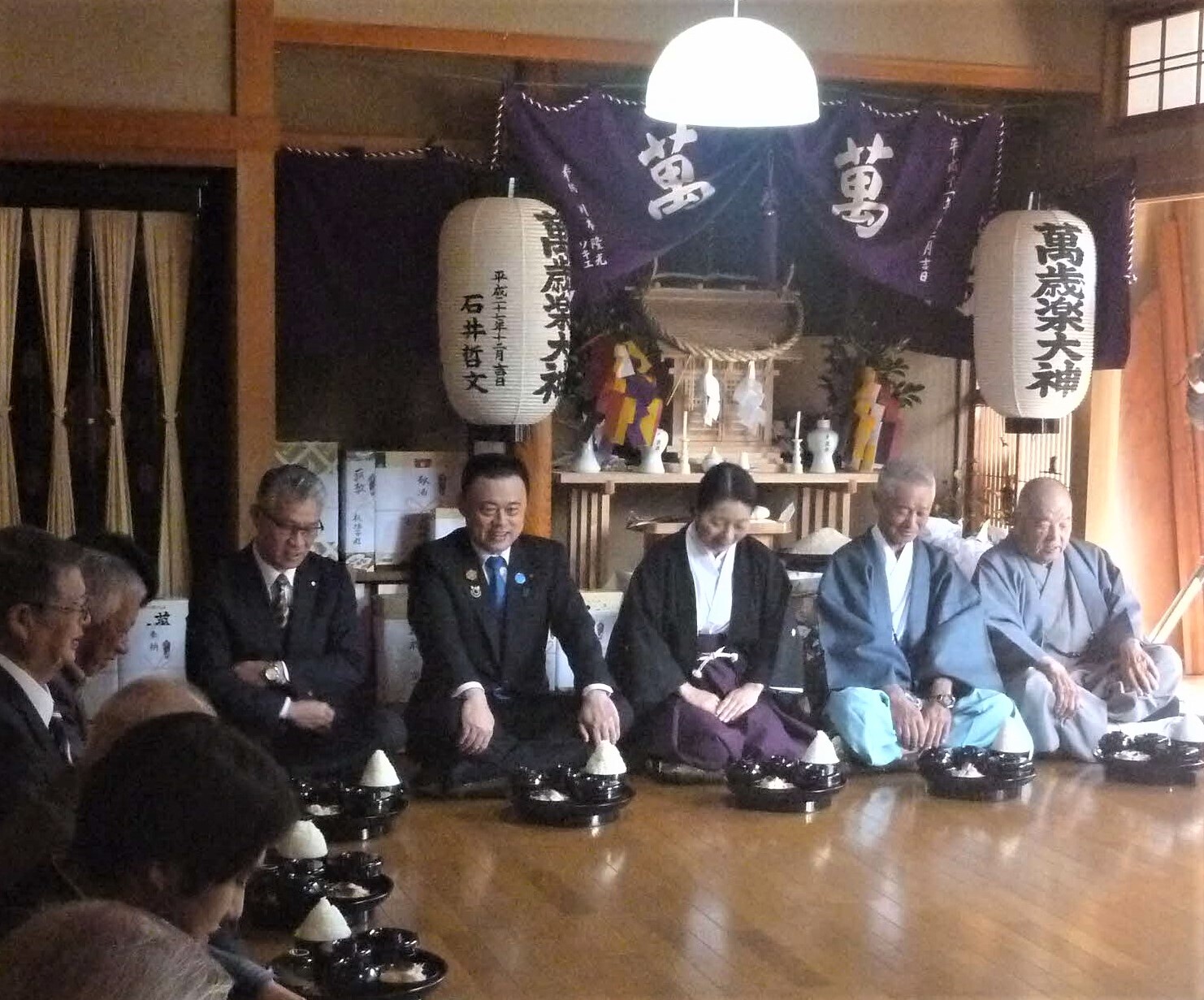 萬歳楽の祭典本膳の高飯を前に
