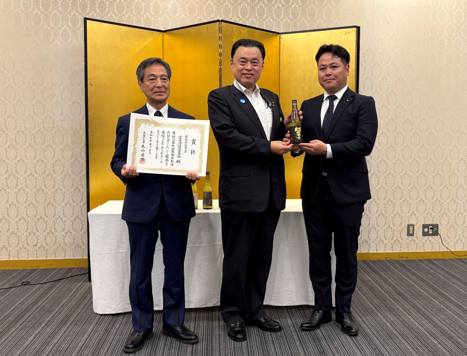 富士酒造合資会社今岡一朗代表（左）、今岡稔晶杜氏（右）