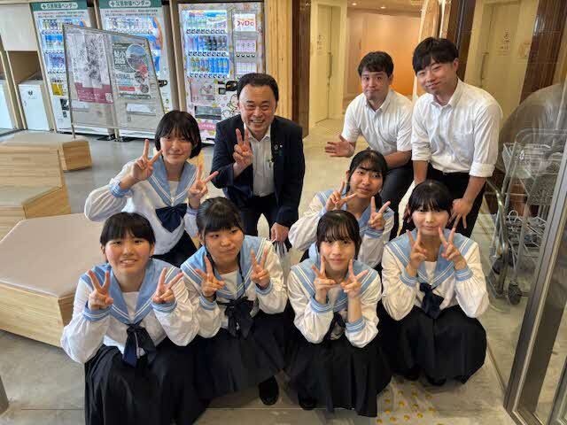 竣工記念セレモニーで記念演奏を行ってくれた「矢上高校吹奏楽部」の皆さんと