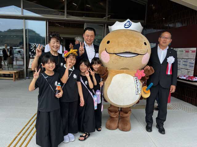 祝賀アトラクションで踊りを披露してくれた「やまんばよさこい隊」のみなさんと