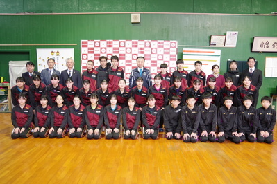 明誠高等学校男女卓球部の皆さんと