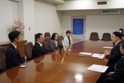 受賞報告のようす