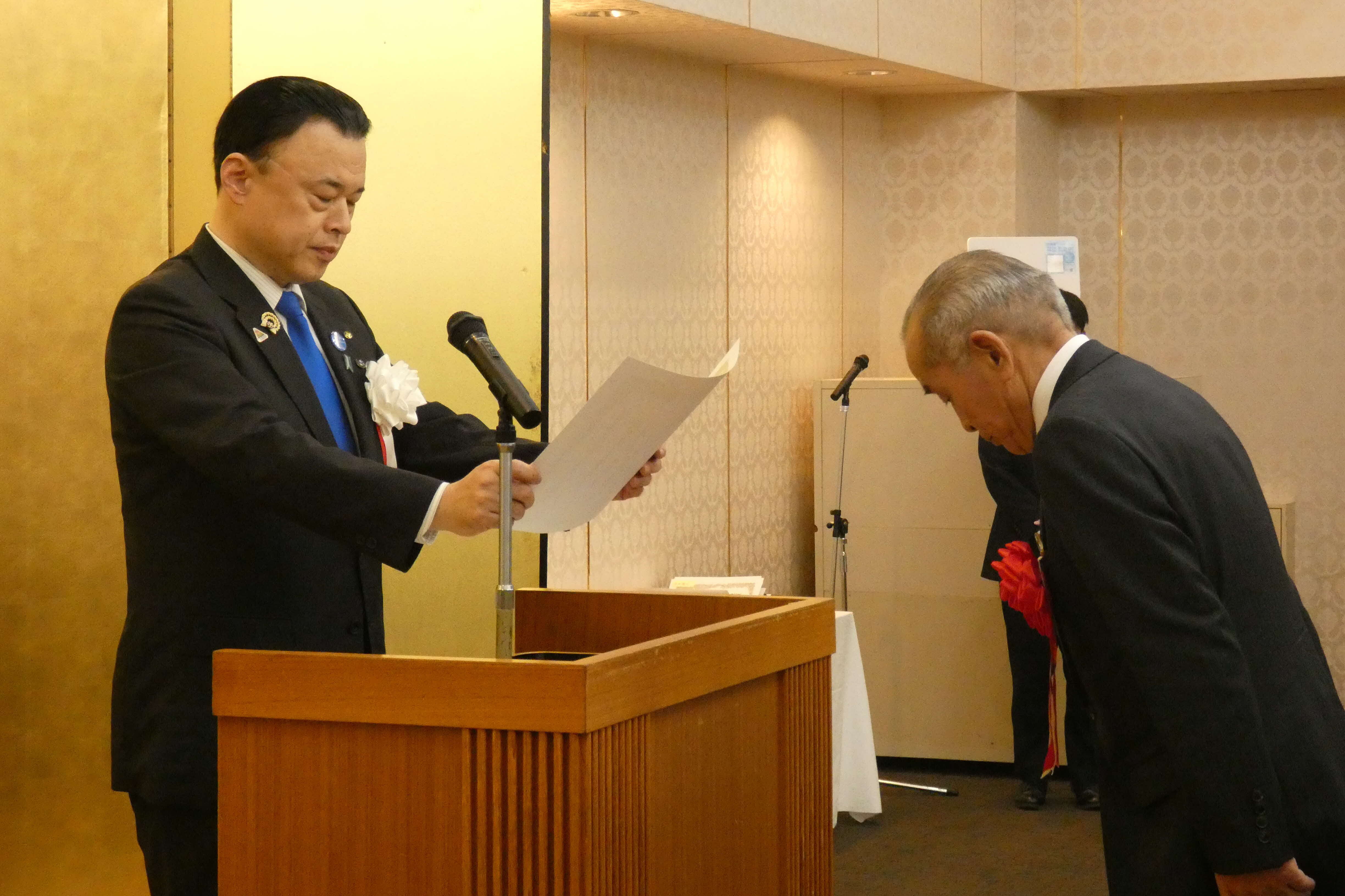 表彰状授与のようす