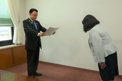 感謝状贈呈のようす