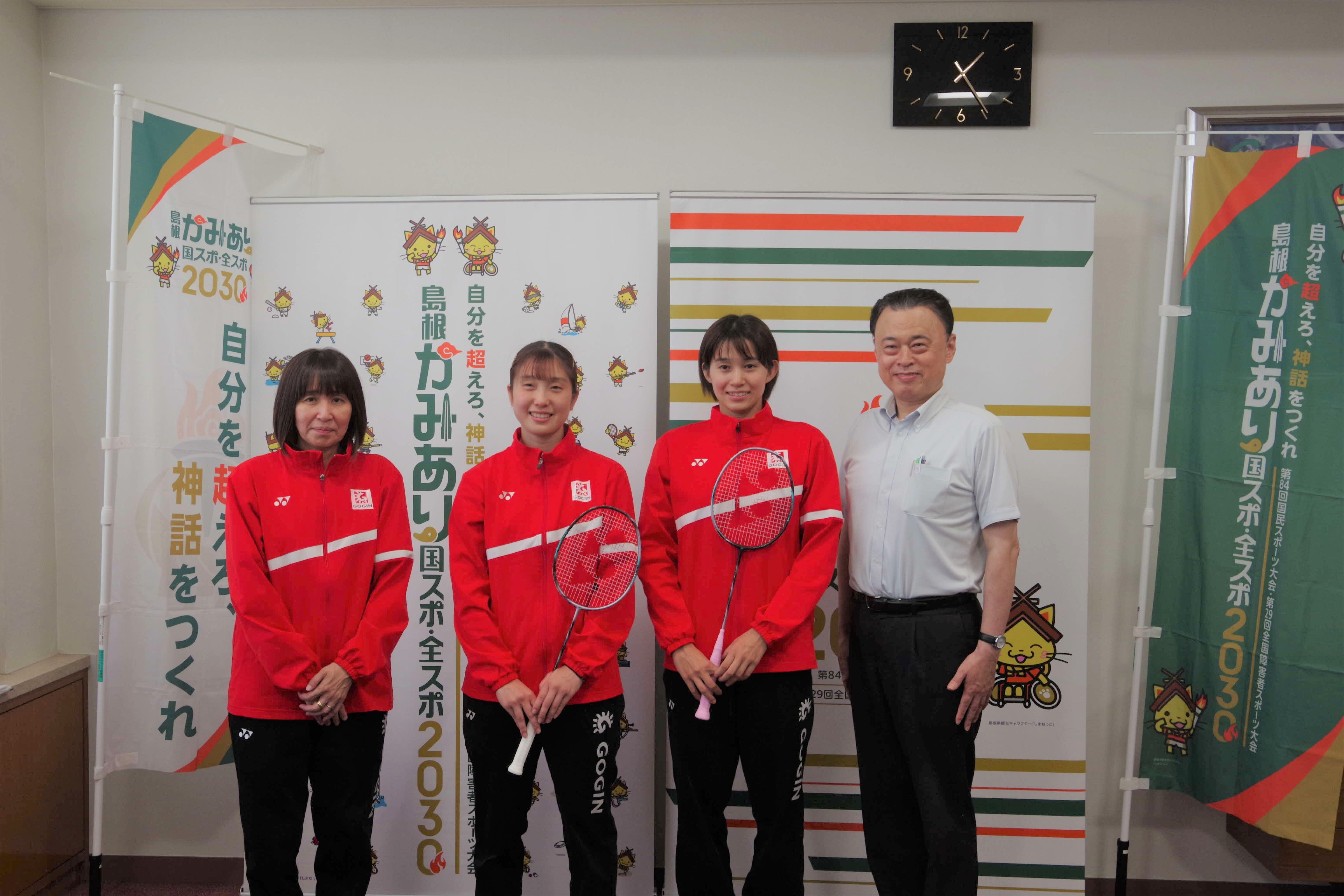 大澤選手（左から２人目）、田部選手（左から３人目）と