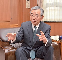 溝口善兵衛知事の画像