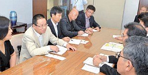 研修のため来県した同自治区の研修団の一行＝平成２５年１０月の画像