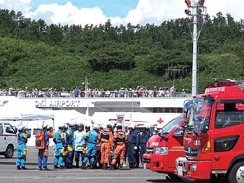 平成25年度島根県総合防災訓練の様子=隠岐の島町の写真