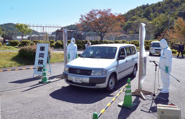 ゲートモニターを通過する訓練車両