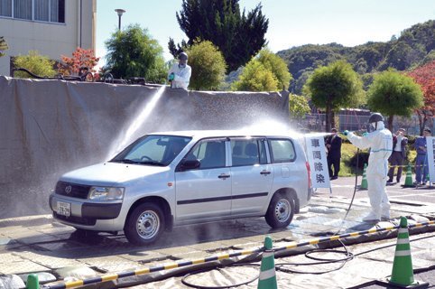 車両の除染作業の様子