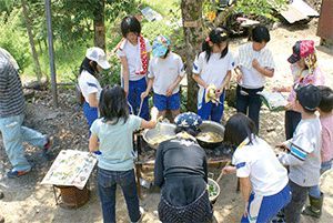 山小屋生活を体験する山の学校の写真