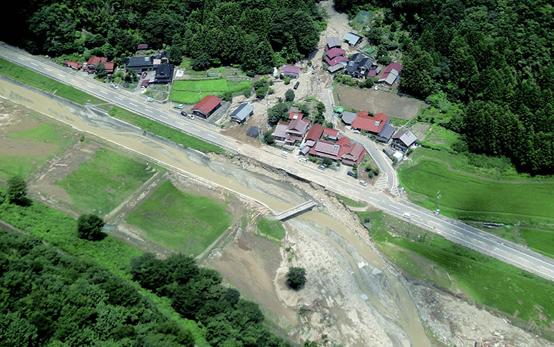 平成25年7月の豪雨で被災した津和野町の集落の写真