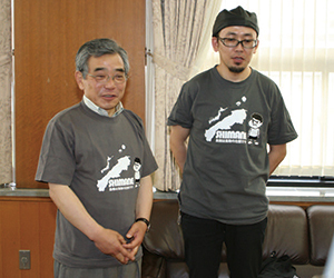 溝口知事と小野亮さんの写真